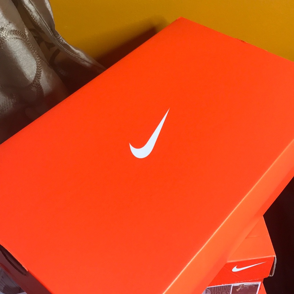 BRAND NEW AUTHENTIC NIKES! - Picture 3 of 8